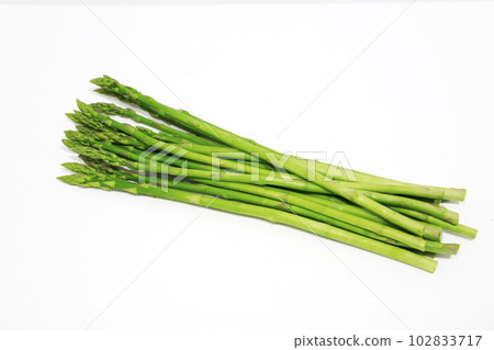 新鮮採摘的蘆筍 102833717
