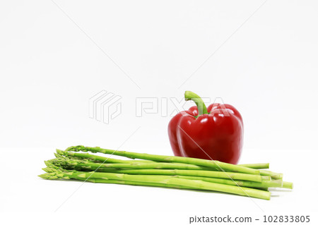 Freshly picked asparagus and red paprika Freshly picked asparagus and red paprika 102833805