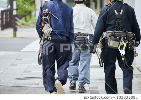 Workers at construction site walking on city road in the morning 102833883
