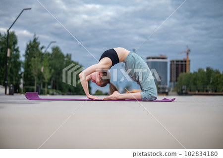 Girl practice yoga and meditation in the city. Girl practice yoga and meditation in the city. 102834180