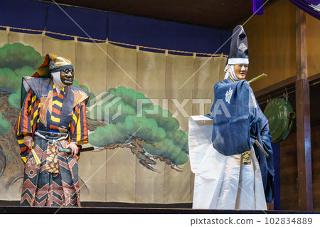 Kyogen (Kyoto Senbon Enmado's play "Hanatojin") 102834889