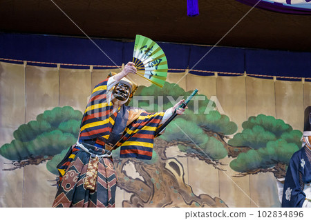 Kyogen (Kyoto Senbon Enmado's play "Hanatojin") 102834896