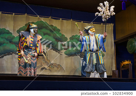 Kyogen (Kyoto Senbon Enmado's play "Hanatojin") 102834900