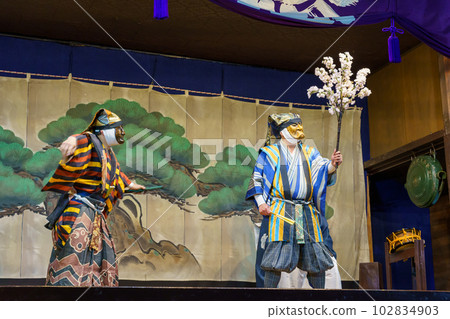 Kyogen (Kyoto Senbon Enmado's play "Hanatojin") 102834903