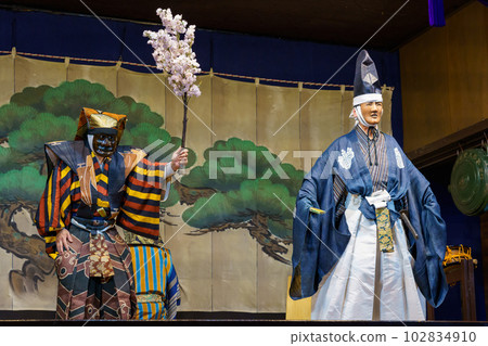 Kyogen (Kyoto Senbon Enmado's play "Hanatojin") 102834910