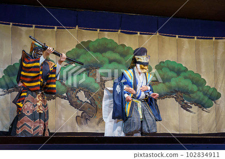 Kyogen (Kyoto Senbon Enmado's play "Hanatojin") 102834911