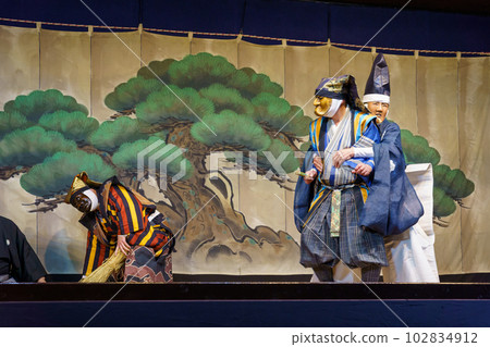 Kyogen (Kyoto Senbon Enmado's play "Hanatojin") Kyogen (Kyoto Senbon Enmado's play "Hanatojin") 102834912