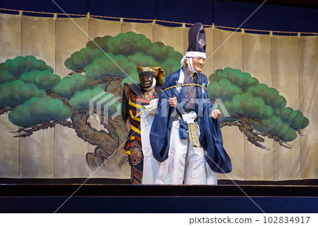 Kyogen (Kyoto Senbon Enmado's play "Hanatojin") Kyogen (Kyoto Senbon Enmado's play "Hanatojin") 102834917