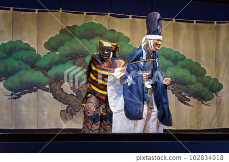 Kyogen (Kyoto Senbon Enmado's play "Hanatojin") Kyogen (Kyoto Senbon Enmado's play "Hanatojin") 102834918