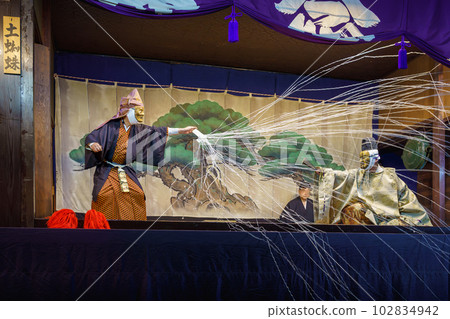 Kyogen (Kyoto, Senbon Enmado, the play "Tsuchigumo") 102834942