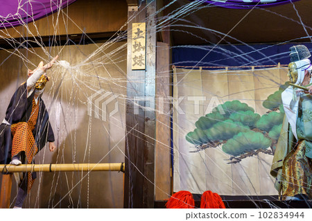 Kyogen (Kyoto, Senbon Enmado, the play "Tsuchigumo") 102834944
