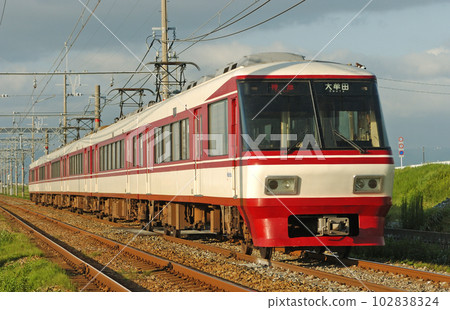 West Japan Railway Omuta Line Type 8000 West Japan Railway Omuta Line Type 8000 102838324