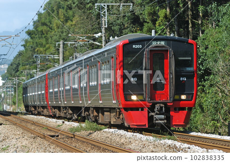 鹿兒島本線天牌山-原田 JR九州813系R203編隊（福岡南部） 102838335