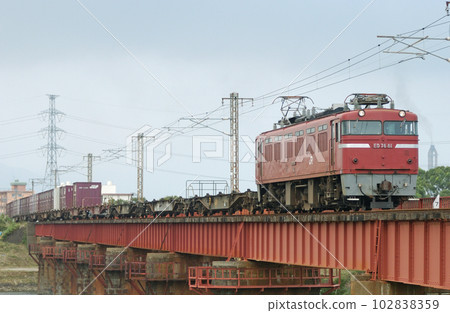 Nippo Main Line Takagi - Tsurusaki JR Freight ED76-81（門司） 102838359