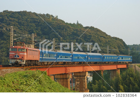 Nippo Main Line Ogami - Kitsuki JR Kyushu EF81-411 (Oita) + 24 系列富士 102838364