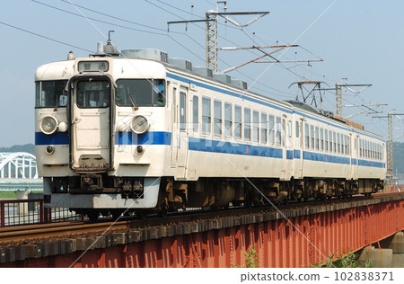 日豐本線日向新富～佐原 JR 九州 475 系列 JO9 編隊（大分） 102838371