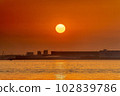 在東京灣的日出 102839786