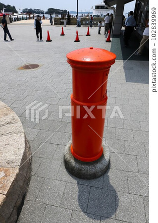 Miyagi Matsushima Scenery with a round mailbox (in front of the sightseeing boat boarding area) Miyagi Matsushima Scenery with a round mailbox (in front of the sightseeing boat boarding area) 102839969