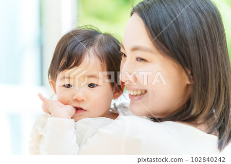 媽媽抱抱寶寶 媽媽抱抱寶寶 102840242