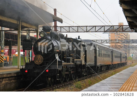 [JR Kyushu] DE10 type + 50 series + 8620 type steam locomotive "SL Hitoyoshi" (Kagoshima Main Line: Omuta Station) 102841628