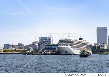 Yokohama City, Kanagawa Prefecture View of Yokohama from a luxury cruise ship VIKING ORION Yokohama City, Kanagawa Prefecture View of Yokohama from a luxury cruise ship VIKING ORION 102842261
