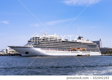 Yokohama City, Kanagawa Prefecture View of Yokohama from a luxury cruise ship VIKING ORION Yokohama City, Kanagawa Prefecture View of Yokohama from a luxury cruise ship VIKING ORION 102842265