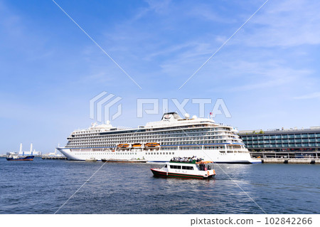 Yokohama City, Kanagawa Prefecture View of Yokohama from a luxury cruise ship VIKING ORION Yokohama City, Kanagawa Prefecture View of Yokohama from a luxury cruise ship VIKING ORION 102842266