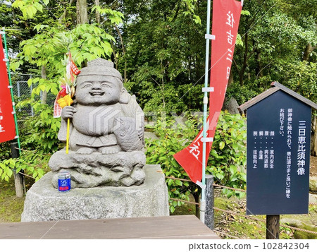 Ebisu-san, a lucky charm of Sumiyoshi Shrine in Fukuoka City 102842304