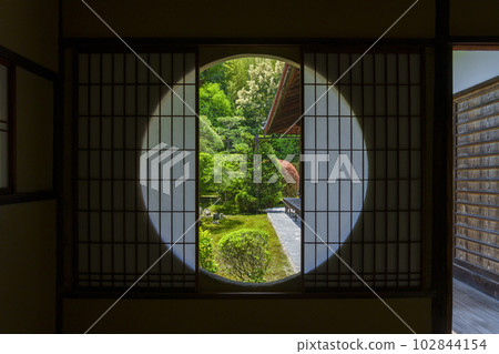 東福寺 文陀院（雪舟寺） 從尊南亭看到的東庭園 新綠季節 102844154