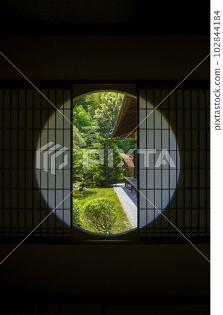 東福寺 文陀院(雪舟寺) 從尊南亭看到的東庭園 新綠季節 東福寺 文陀院(雪舟寺) 從尊南亭看到的東庭園 新綠季節 102844184