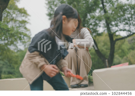 砂坑 女生 女孩 102844456