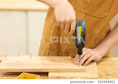 Children making DIY furniture 102844662