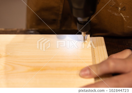 Children making DIY furniture Children making DIY furniture 102844723