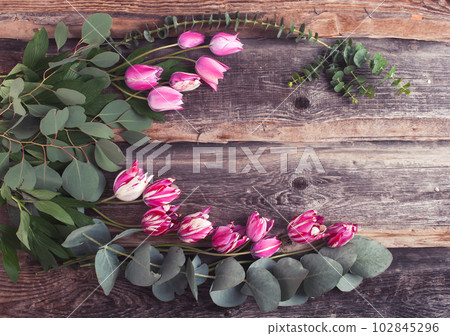 rustic style floral composition with white spring flowers 102845296