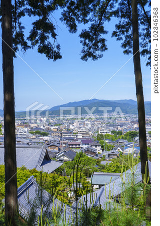 The mountain behind Enkoji, the townscape of Rakuhoku, Kyoto from Toshogu Shrine The mountain behind Enkoji, the townscape of Rakuhoku, Kyoto from Toshogu Shrine 102846368