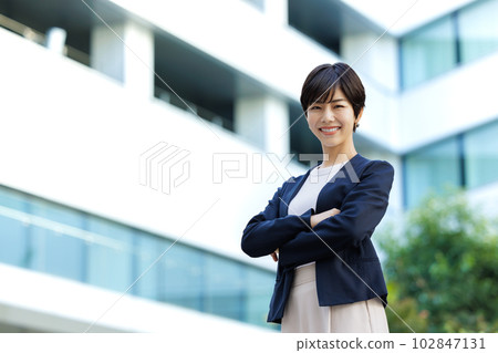 Business woman smile business trip photography cooperation "LINK FOREST" Business woman smile business trip photography cooperation "LINK FOREST" 102847131