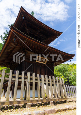 京都嵯峨嵐山的夏天 綠意盎然的常寂光寺 多寶塔 京都嵯峨嵐山的夏天 綠意盎然的常寂光寺 多寶塔 102849722