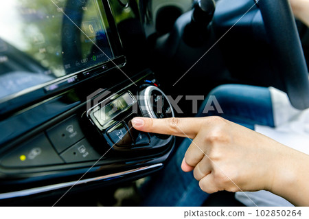 調節汽車空調的手 102850264