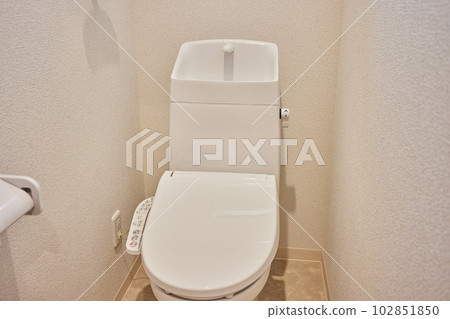 Newly built toilet with a sense of cleanliness 102851850