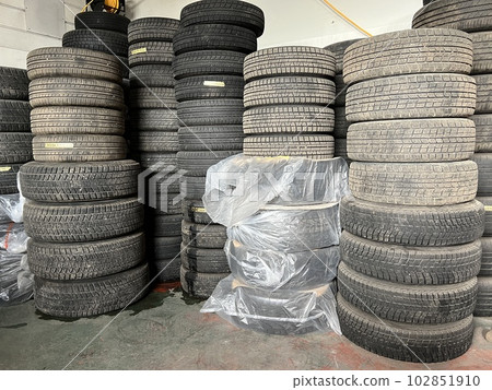 Old tire Old tire 102851910