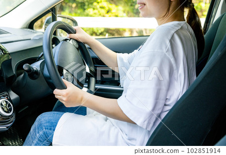 開車的形象 開車的形象 102851914