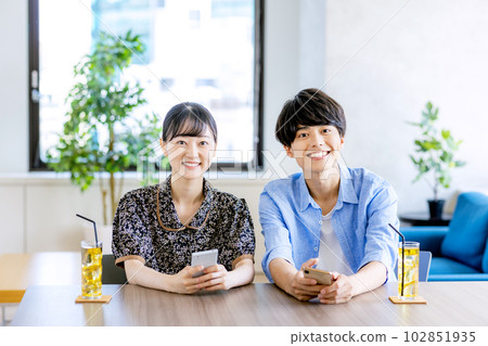 一對夫婦做約會 102851935