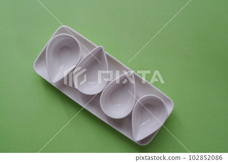 白色餐具 102852086