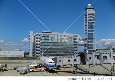 Administration building and control tower at Kansai International Airport Administration building and control tower at Kansai International Airport 102852261