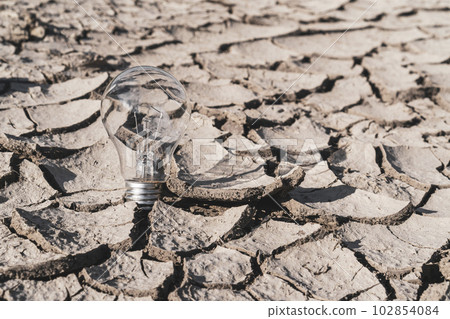 Light bulb on the land with dry cracks 102854084