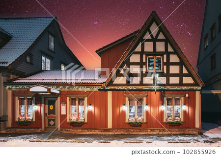 Parnu, Estonia. Night View Of Kuninga Street With Old Buildings, Houses, Restaurants, Cafe, Hotels And Shops In Evening Night Illuminations. Amazing Bold Bright Magenta Starry Sky Gradient 102855926