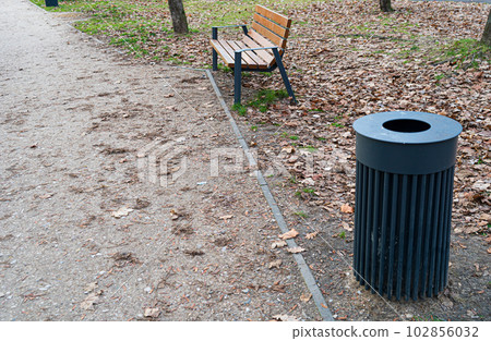 Modern Iron Garbage Bin, Black Trash Can, Metal Waste Bin for Mix Trash and Non Recyclable Waste 102856032