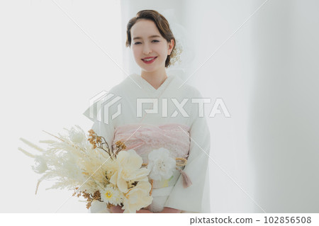 White long-sleeved kimono 102856508