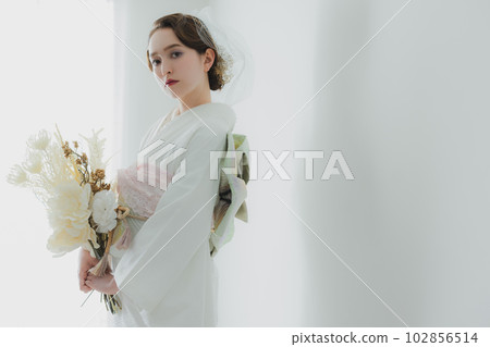White long-sleeved kimono 102856514