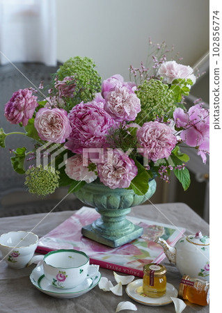 玫瑰和牡丹的安排 玫瑰和牡丹的安排 102856774